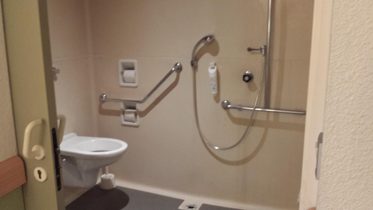 Ibis Budget Stains - Saint Denis - Universite Luaran gambar