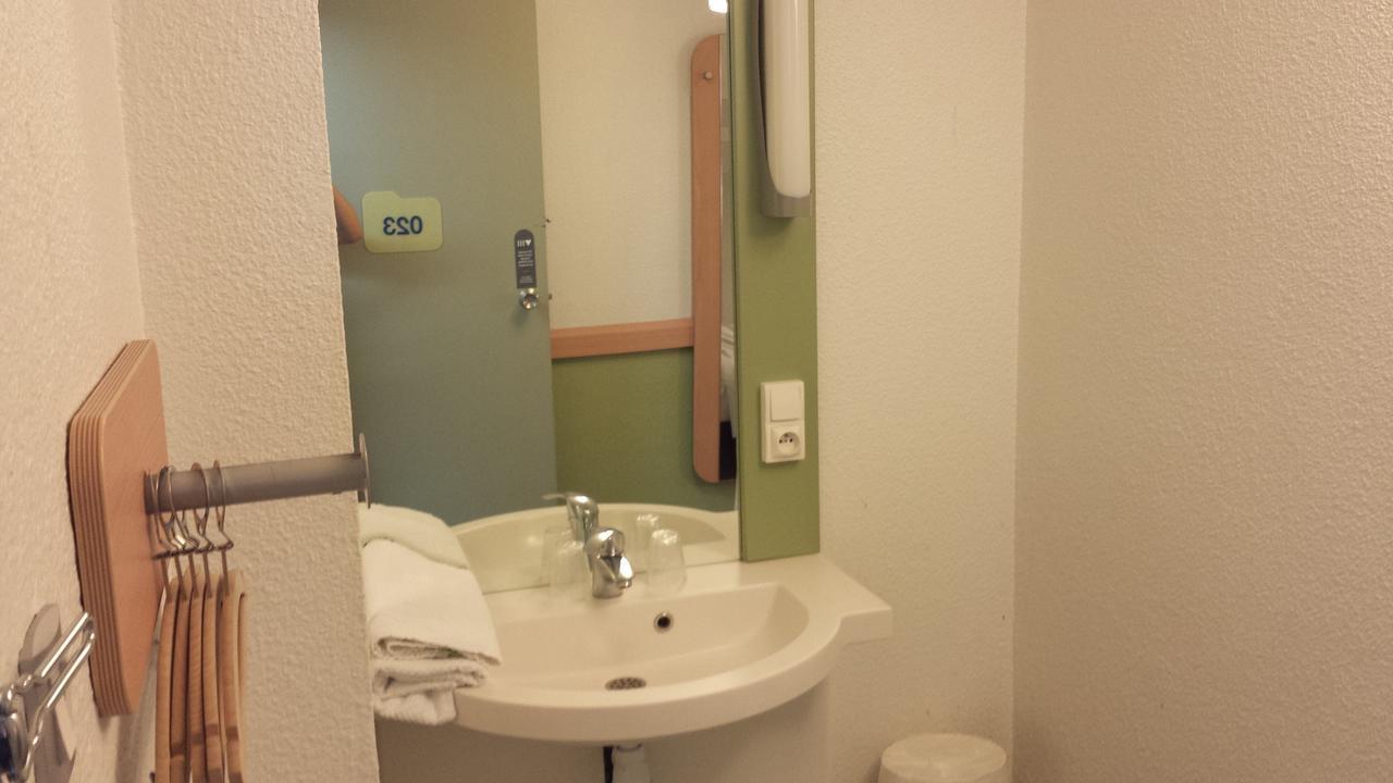 Ibis Budget Stains - Saint Denis - Universite Luaran gambar